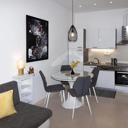 Moon Apartment *